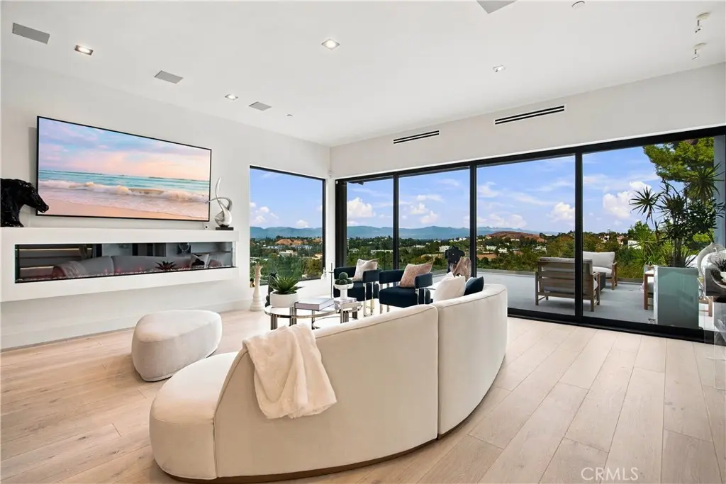 5170 Medina Road, Woodland Hills, CA — listing photo 1