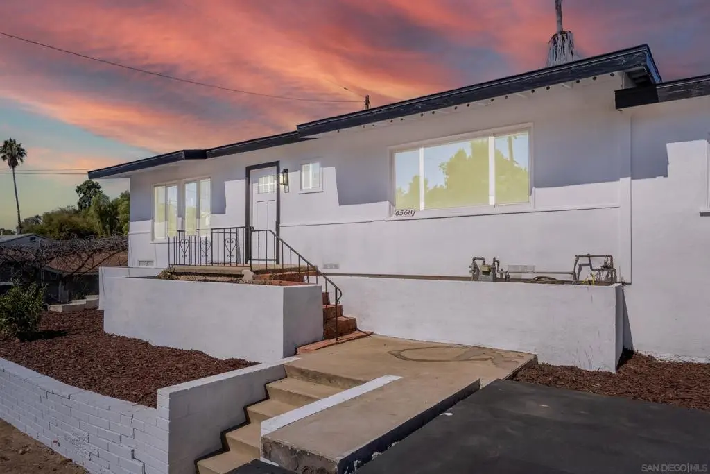 6568 Radio Dr, San Diego, CA — listing photo 1