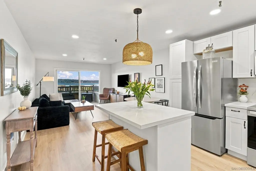 4015 Crown Point Dr 104, San Diego, CA — listing photo 1