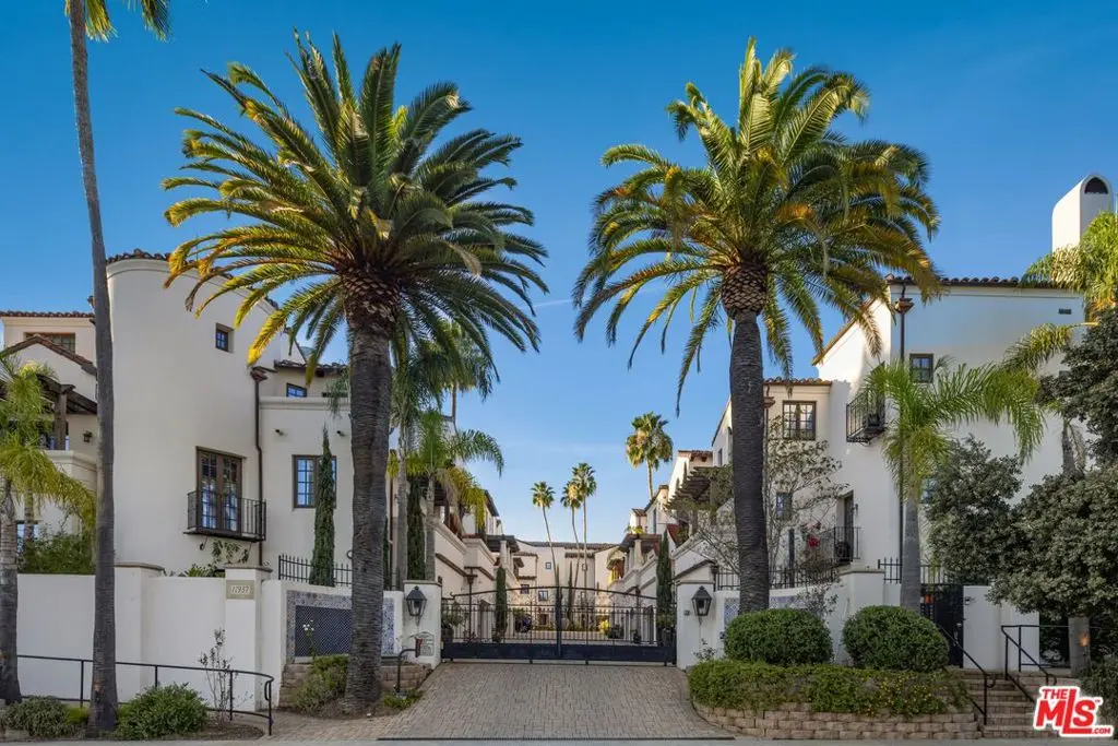 11937 W Sunset Boulevard 4, Los Angeles, CA — listing photo 1