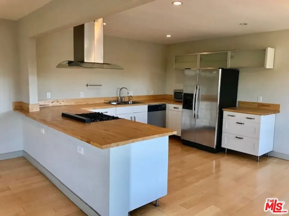 Condominium for rent at 11901 Nebraska Avenue 2, Los Angeles, CA featuring 3 beds and 1 bath