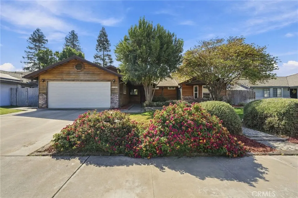 2149 W Della, Porterville, CA — listing photo 1