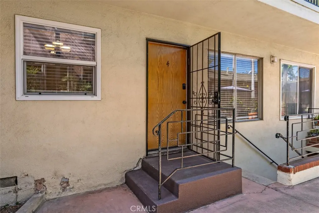 1015 E. Ocean Blvd. 4, Long Beach, CA — listing photo 1