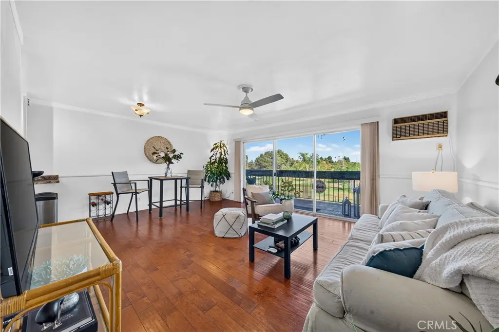 1061 Park Avenue 306, Long Beach, CA — listing photo 1