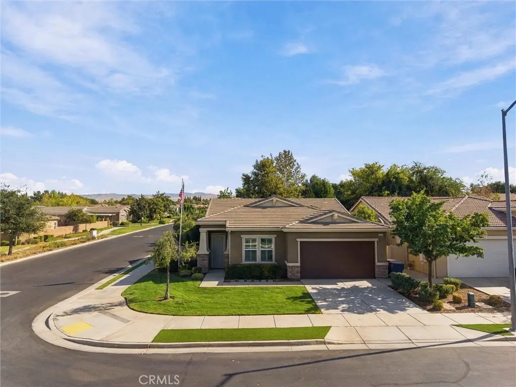 6019 Dubois Place, Bakersfield, CA — listing photo 1