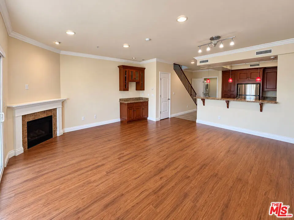 1101 East Avenue 102, Burbank, CA — listing photo 1