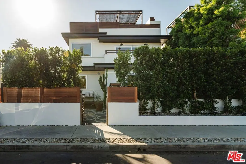 2325 McKinley Avenue, Los Angeles, CA — listing photo 1