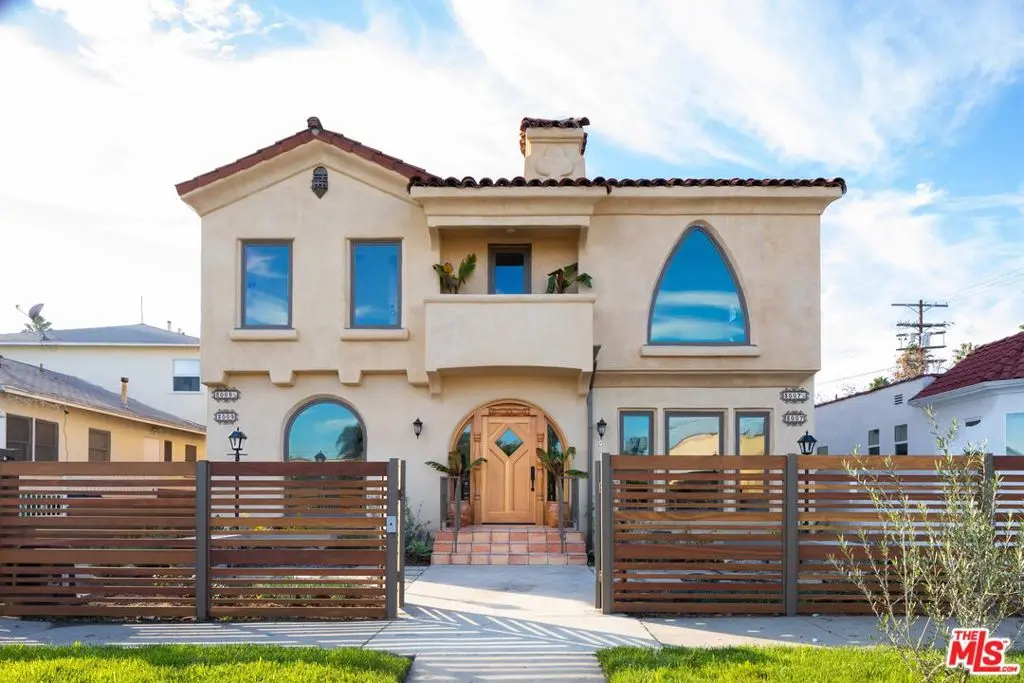 Condominium for rent at 3009 Virginia Road, Los Angeles, CA featuring 2 beds and 2 baths