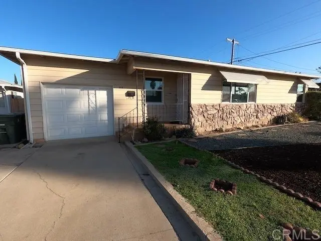 Single Family Residence for rent at 153 Halsey, Chula Vista, CA featuring 2 beds and 1 bath