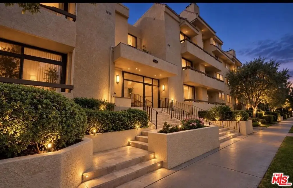 5237 Newcastle Avenue 106, Encino, CA — listing photo 1