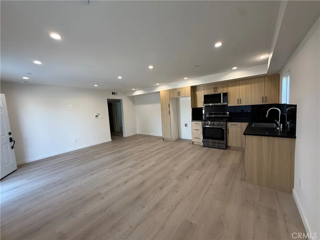 6545 Satsuma Avenue, North Hollywood, CA — listing photo 1