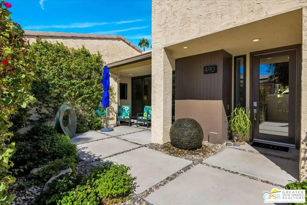 490 E Via Ensenada Circle, Palm Springs, CA — listing photo 1