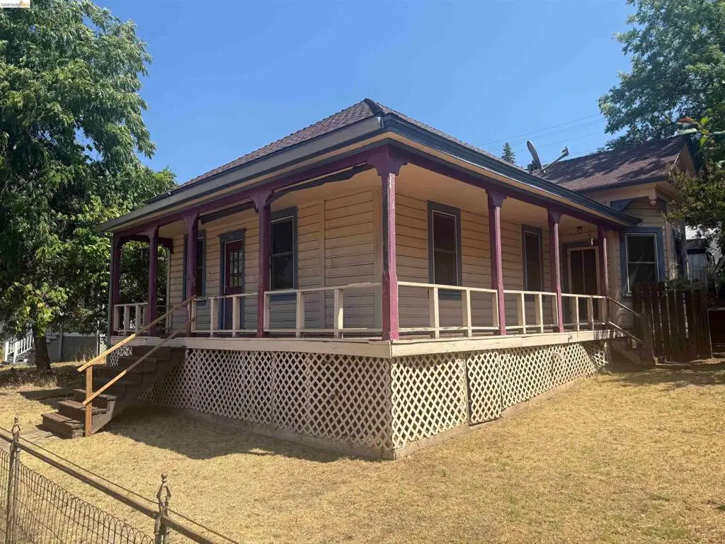 Single Family Residence for sale at 211 N Washington St, Sonora, CA featuring 3 beds and 2 baths