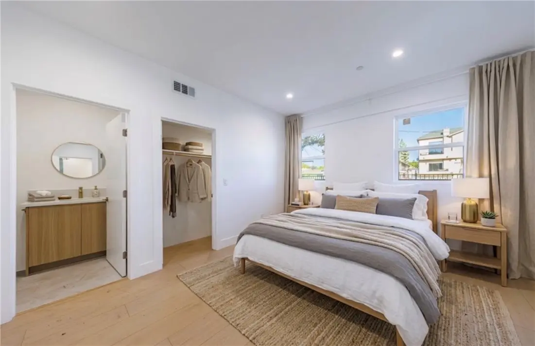 5935 C Woodman, Sherman Oaks, CA — listing photo 1