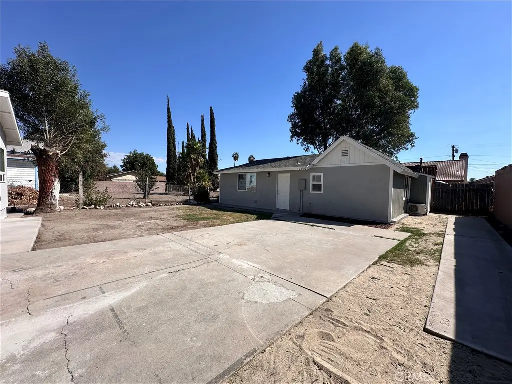 Duplex for rent at 1025 W 11th st 2, San Bernardino, CA featuring 2 beds and 1 bath