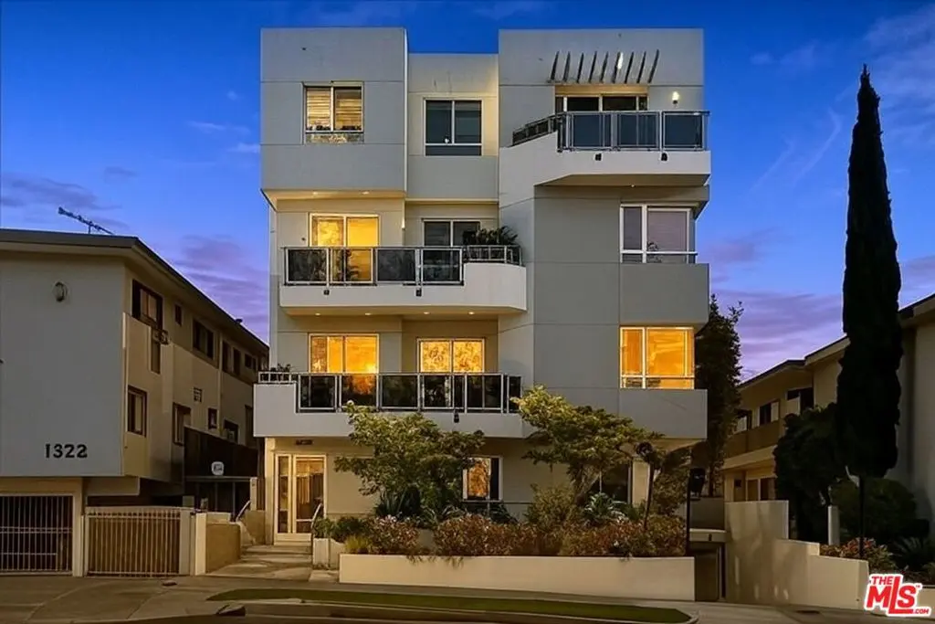 Condominium for rent at 1326 S Centinela Avenue 401, Los Angeles, CA featuring 3 beds and 3 baths