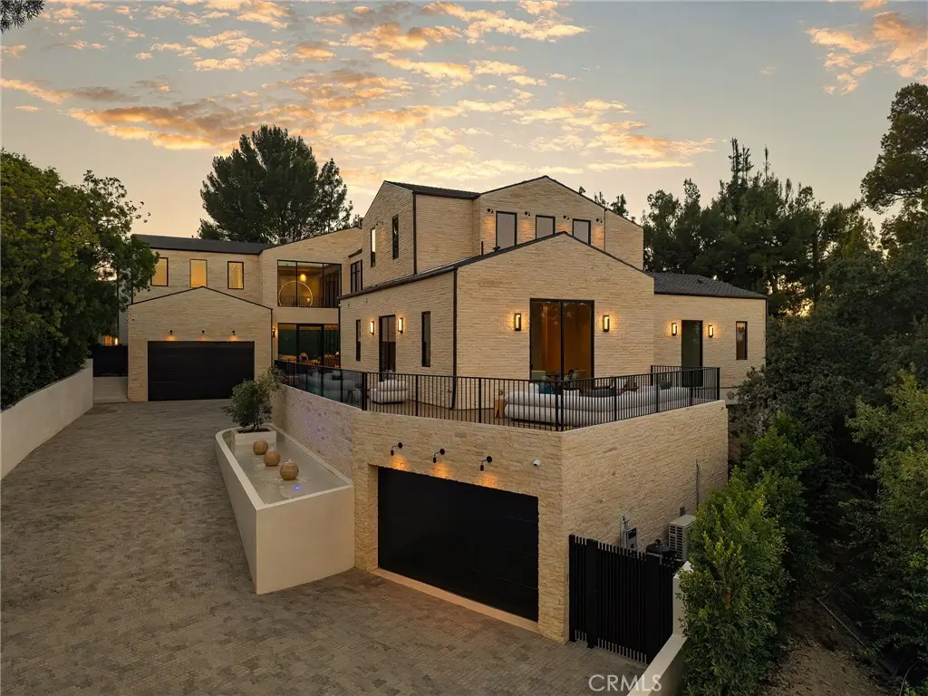 16093 Royal Oak Road, Encino, CA — listing photo 1