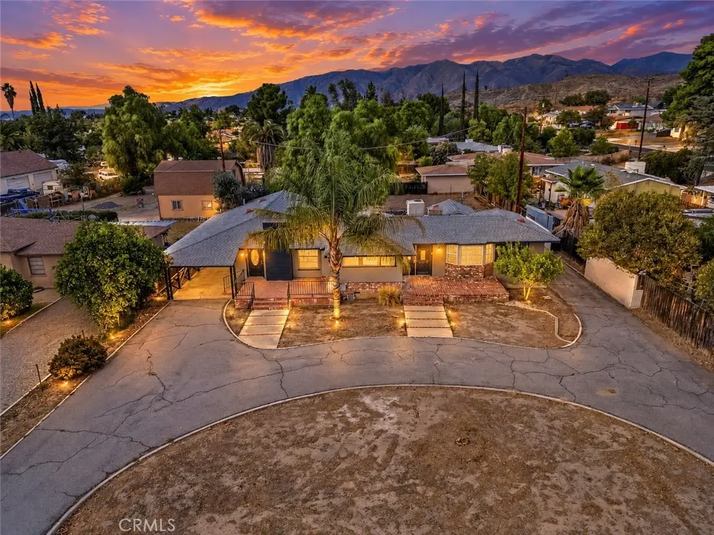 2050 E Oakland Avenue, Hemet, CA — listing photo 1