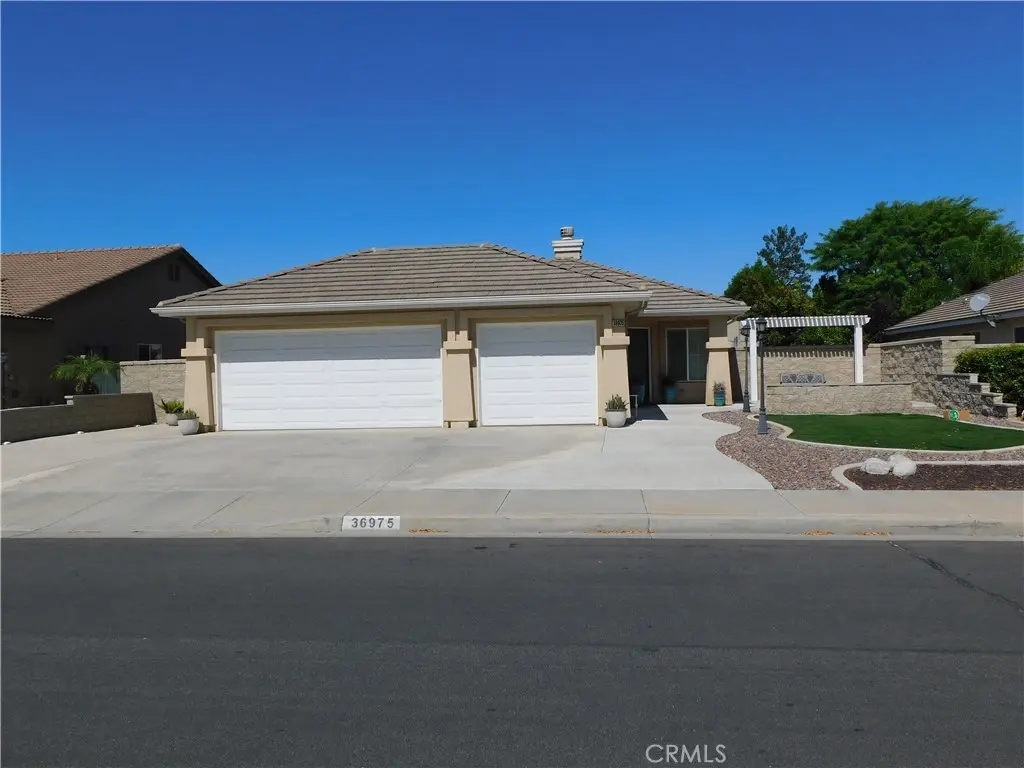 36975 Red Oak, Winchester, CA — listing photo 1
