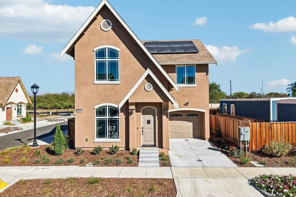 121 Alan Lane, Hollister, CA — listing photo 1