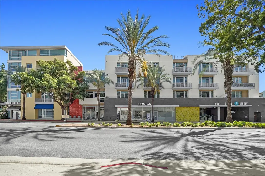 Condominium for rent at 238 S Arroyo Pkwy 203, Pasadena, CA featuring 1 bed and 1 bath