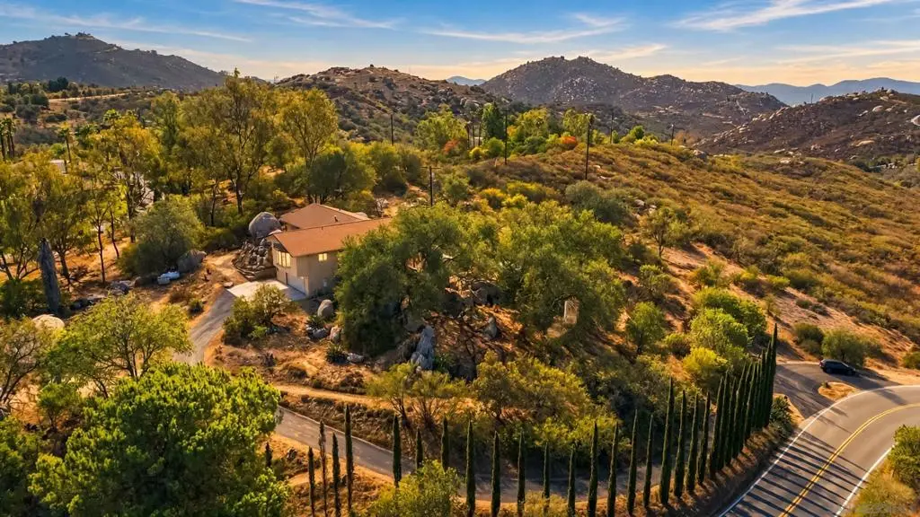 16541 Highland Valley Rd, Ramona, CA — listing photo 1