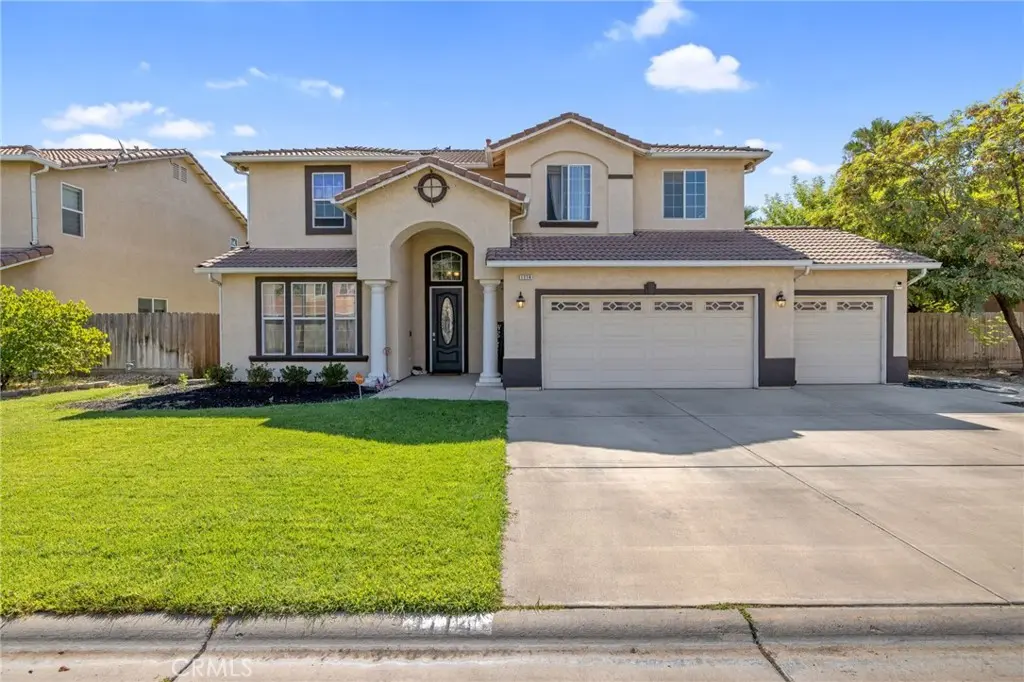 1114 Paradise Drive, Lemoore, CA — listing photo 1