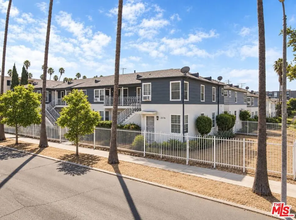 2562 W 11th Street, Los Angeles, CA — listing photo 1
