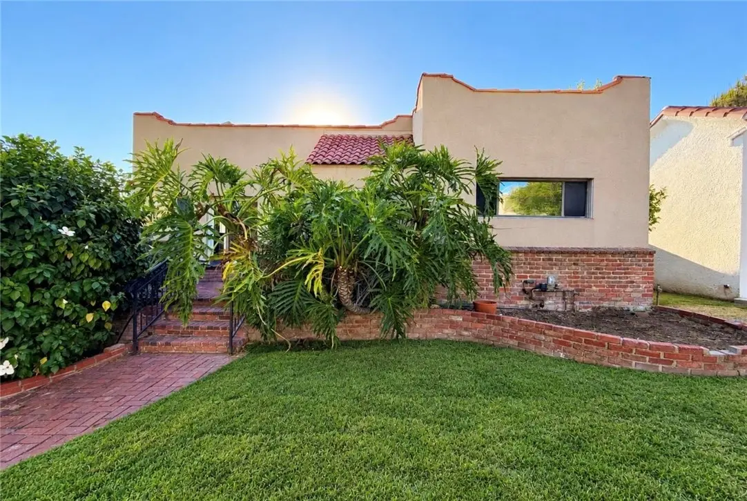 Single Family Residence for sale at 1443 Dorothy Drive, Glendale, CA featuring 3 beds and 1 bath