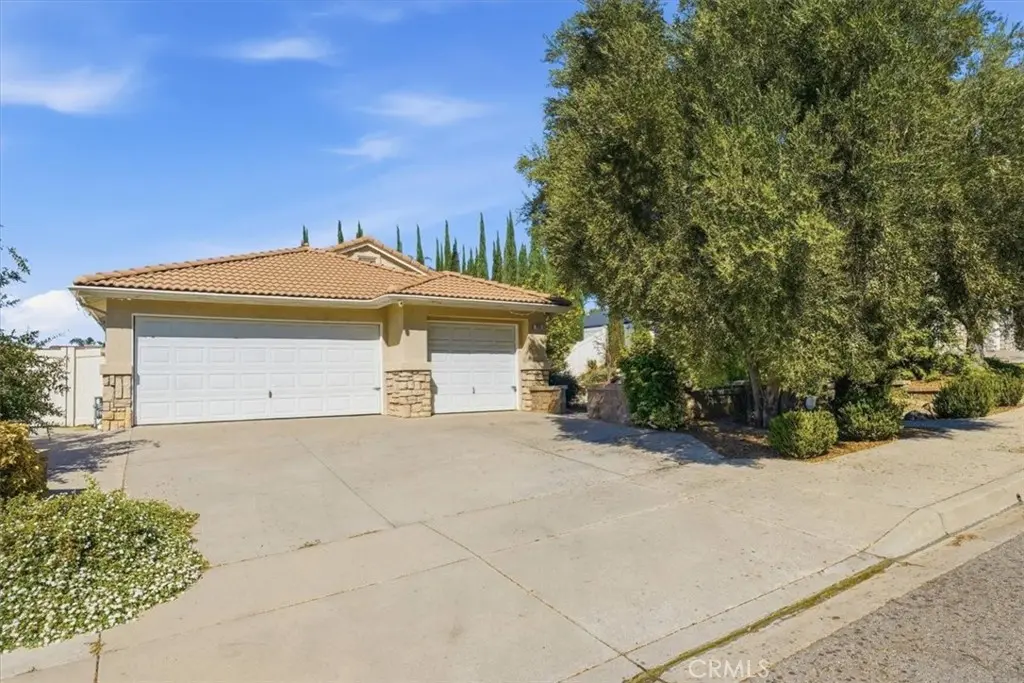 7430 Smokewood Road, Highland, CA — listing photo 1