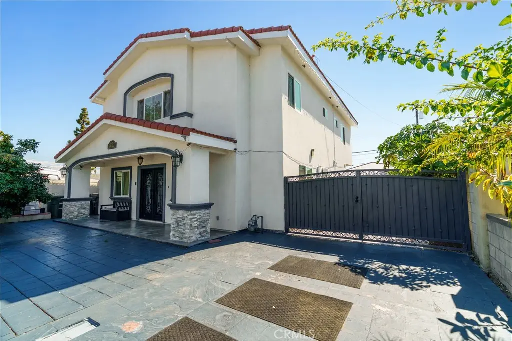 12122 207th, Lakewood, CA — listing photo 1