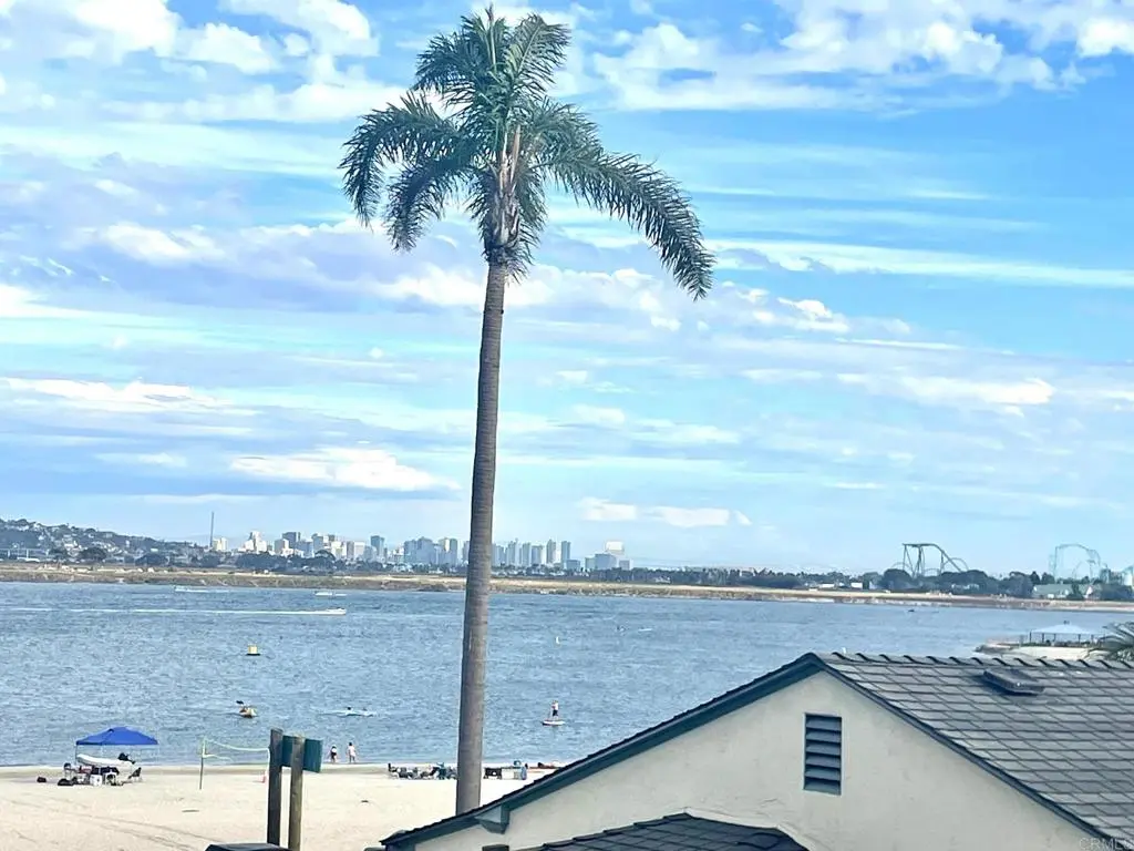 Residential Lease for rent at 3442 Crown Point Drive, San Diego, San Diego County, CA featuring 1 bed and 1 bath