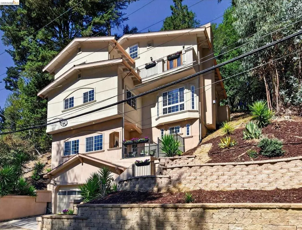 6700 Moore Dr, Oakland, CA — listing photo 1