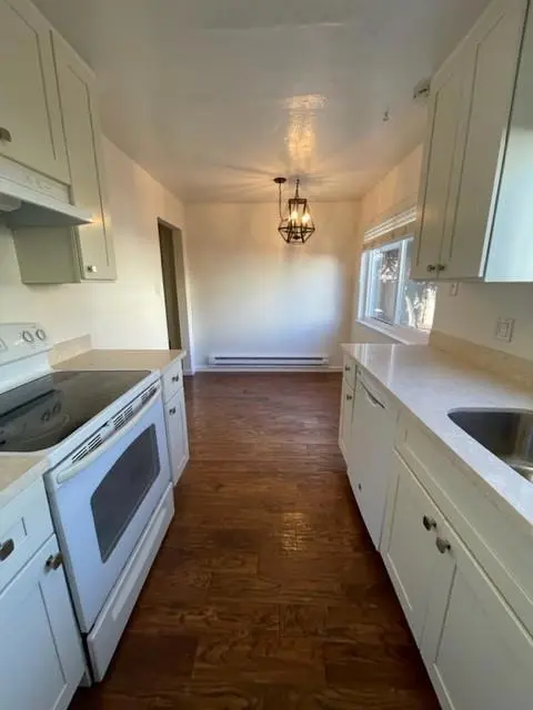 Apartment for rent at 1132 PALOMA, Burlingame, CA featuring 2 beds and 1 bath