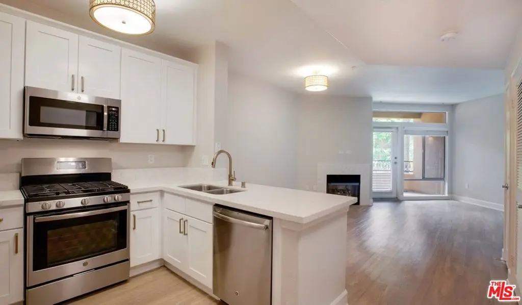 Condominium for rent at 348 S Hauser Boulevard 2-301, Los Angeles, CA featuring 1 bed and 1 bath