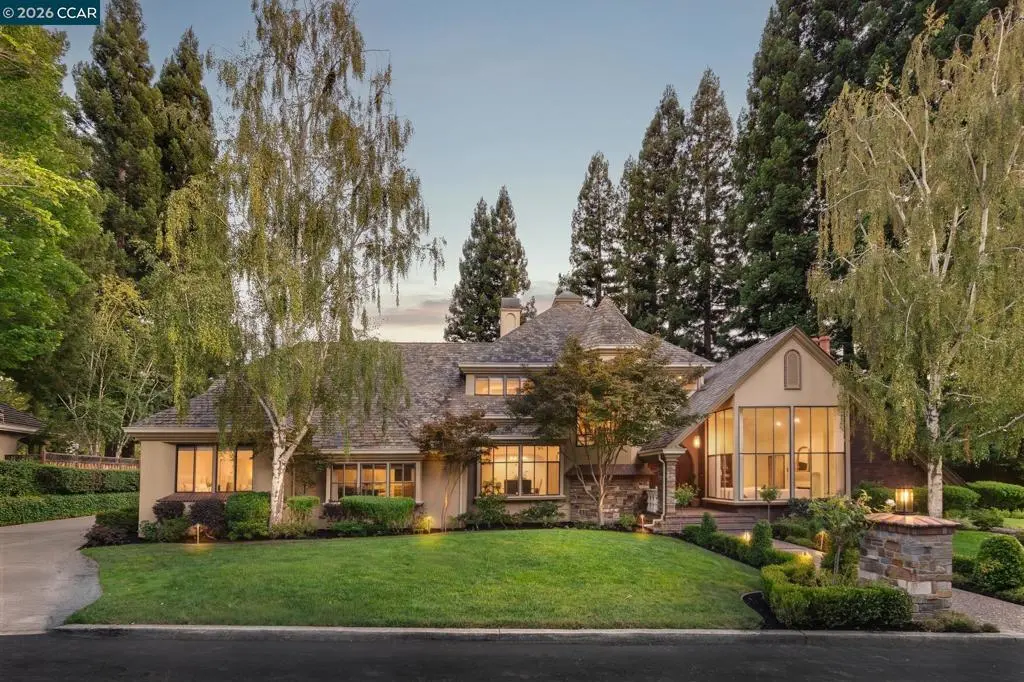 Single Family Residence for rent at 134 Pepperwood Ct, Danville, CA featuring 5 beds and 5 baths