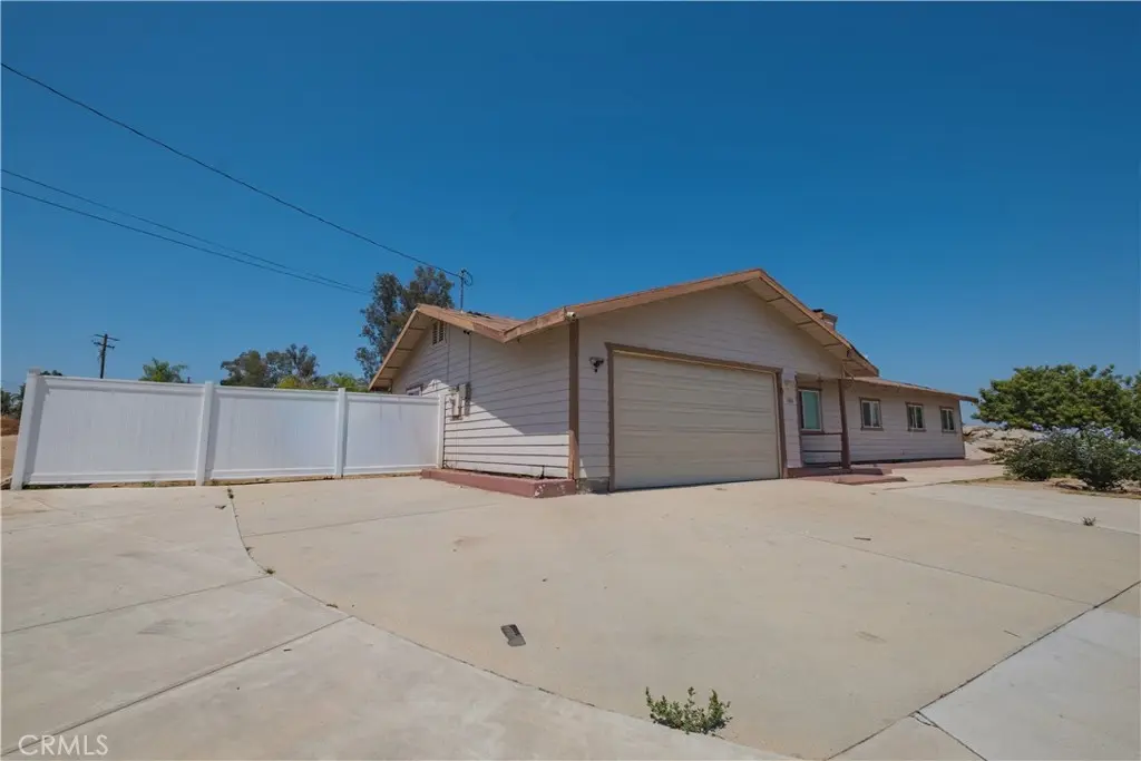 1104 Navajo, Perris, CA — listing photo 1