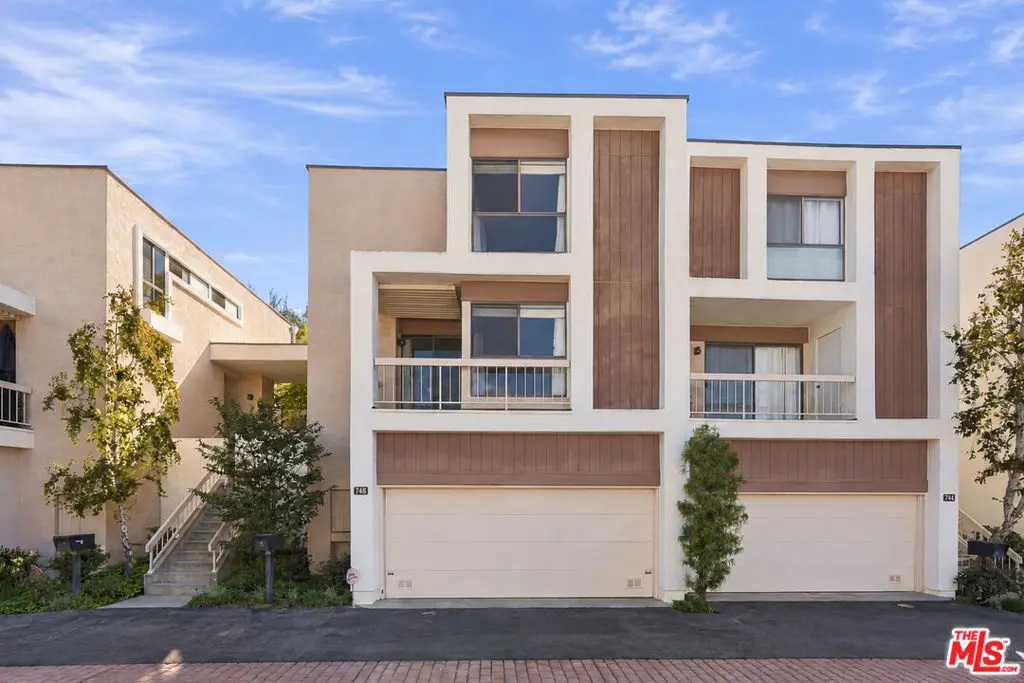Condominium for rent at 746 Portola Terrace, Los Angeles, CA featuring 3 beds and 3 baths