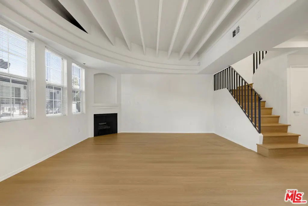 14061 Milbank Street 8, Sherman Oaks, CA — listing photo 1