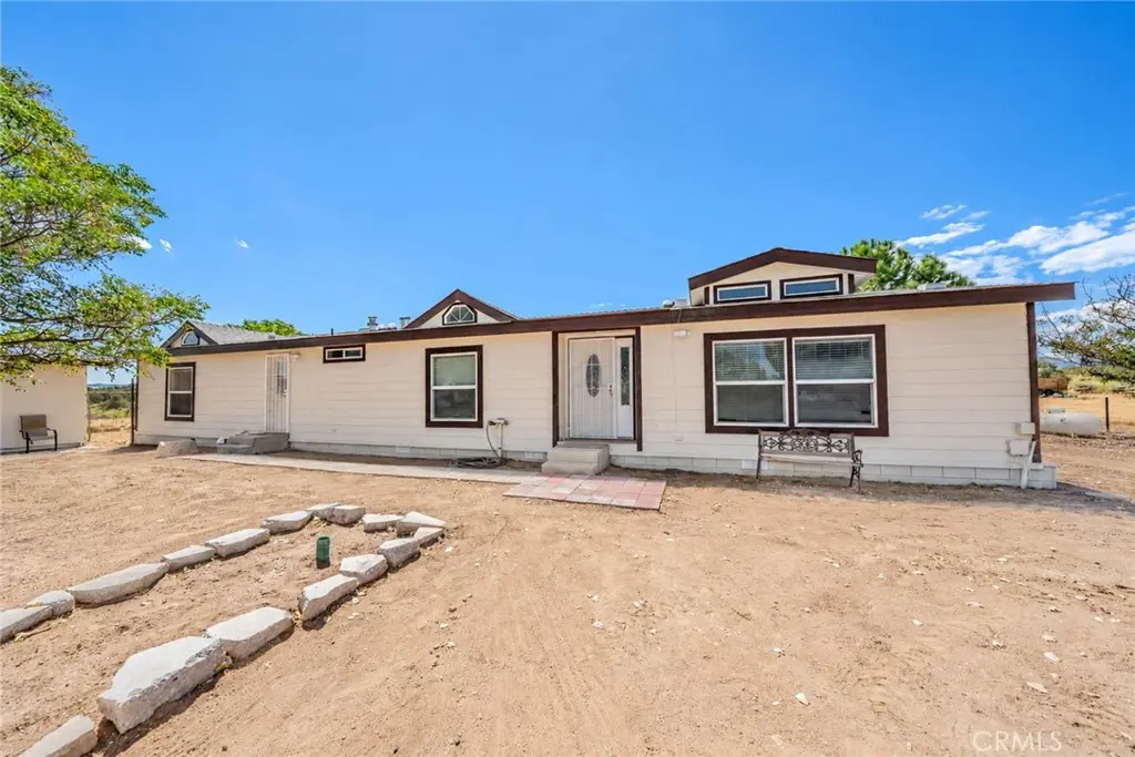 8725 Cedar, Phelan, CA — listing photo 1