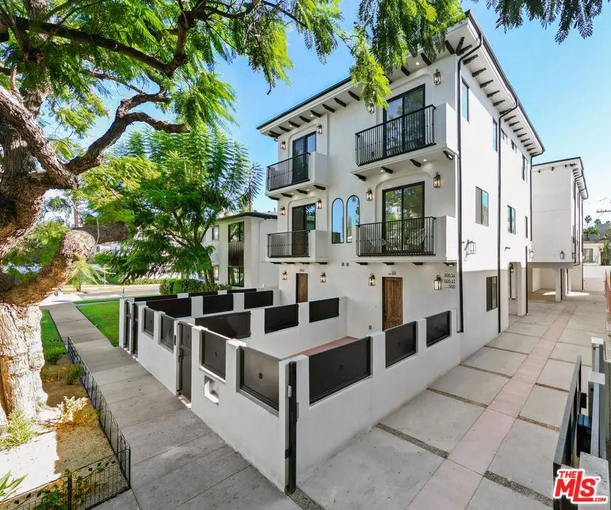 Condominium for rent at 906 S Shenandoah, Los Angeles, CA featuring 4 beds and 3 baths
