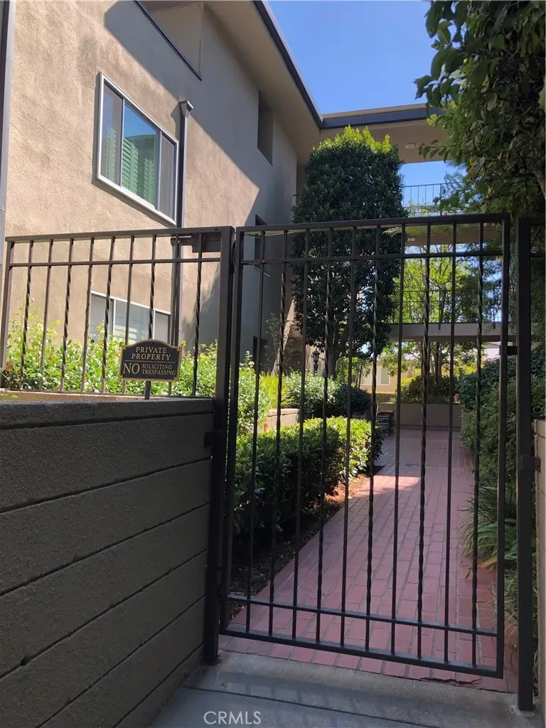 380 S Orange Grove Bl 8, Pasadena, CA — listing photo 1
