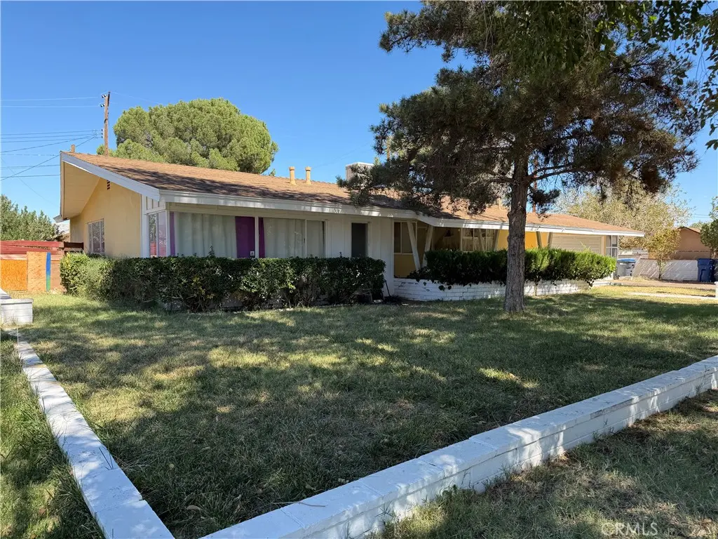 1305 Avenue J3 E, Lancaster, CA — listing photo 1