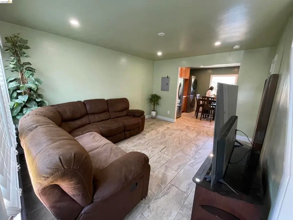 18 W Chanslor Ct, Richmond, CA — listing photo 1