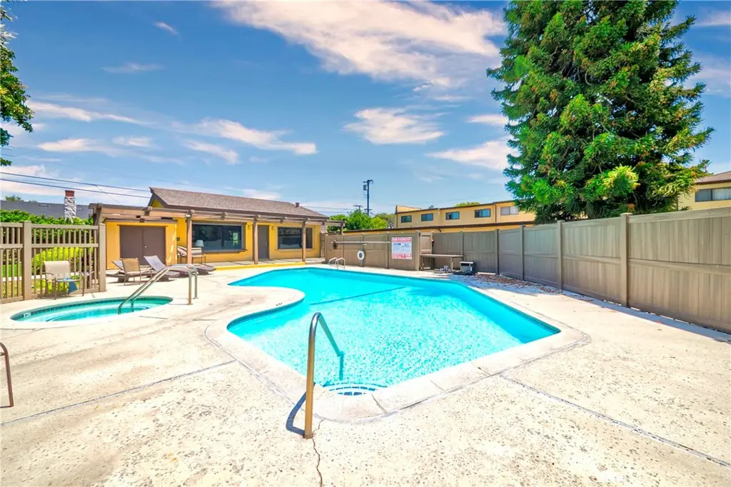 Townhouse for rent at 3467 171st, Torrance, CA featuring 3 beds and 3 baths