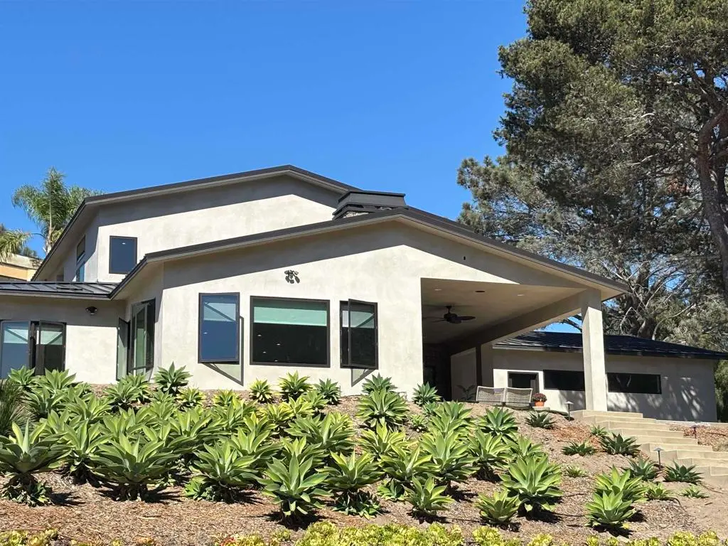 Residential Lease for rent at 3780 Arroyo Sorrento, San Diego, San Diego County, CA featuring 3 beds and 4 baths