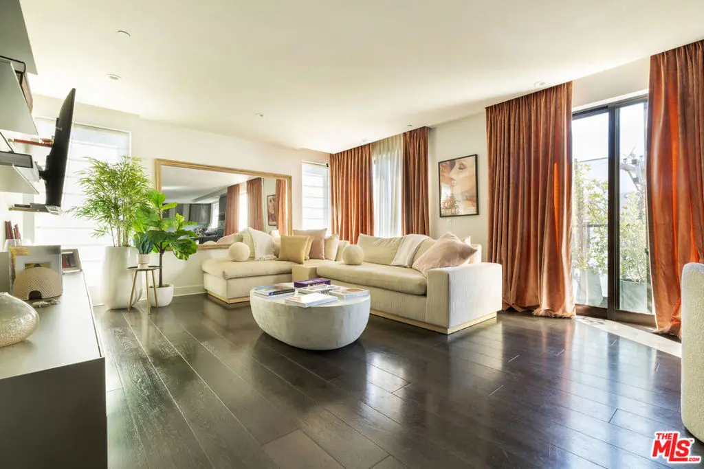 411 S Hamel Road 407, Los Angeles, CA — listing photo 1