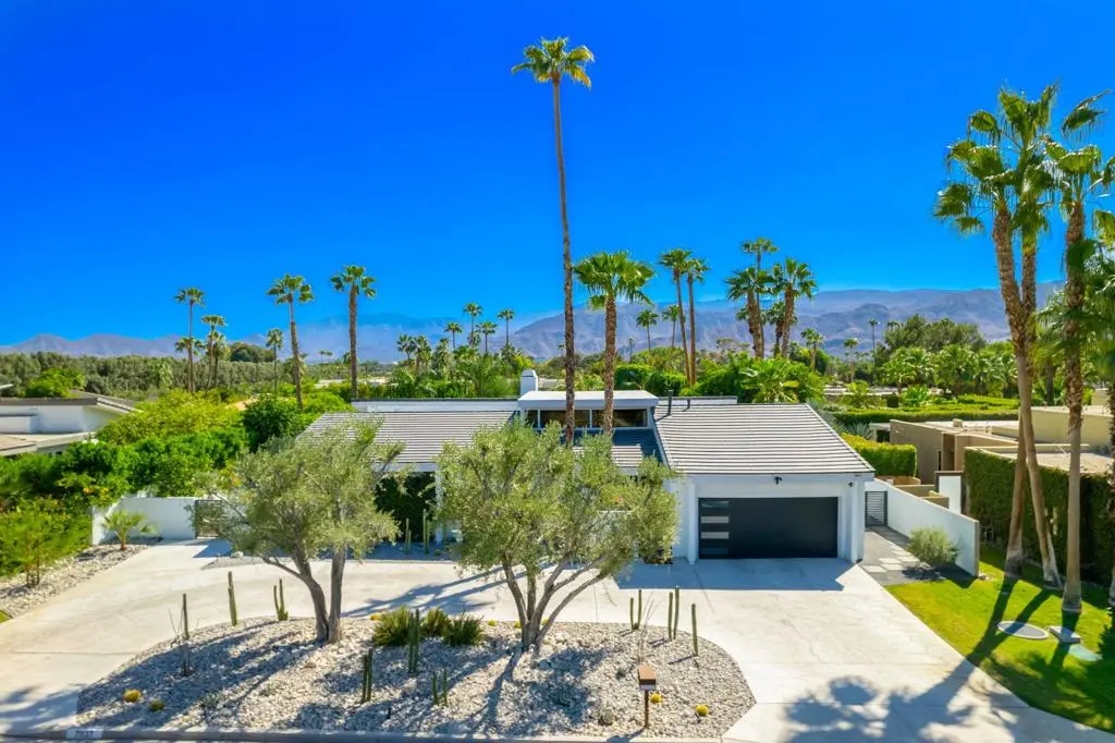 Single Family Residence for rent at 71137 Patricia Park Place, Rancho Mirage, CA featuring 3 beds and 3 baths