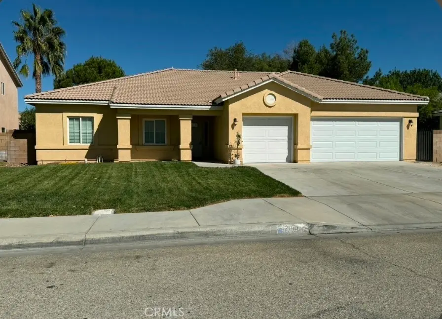 2041 W Avenue J5, Lancaster, CA — listing photo 1