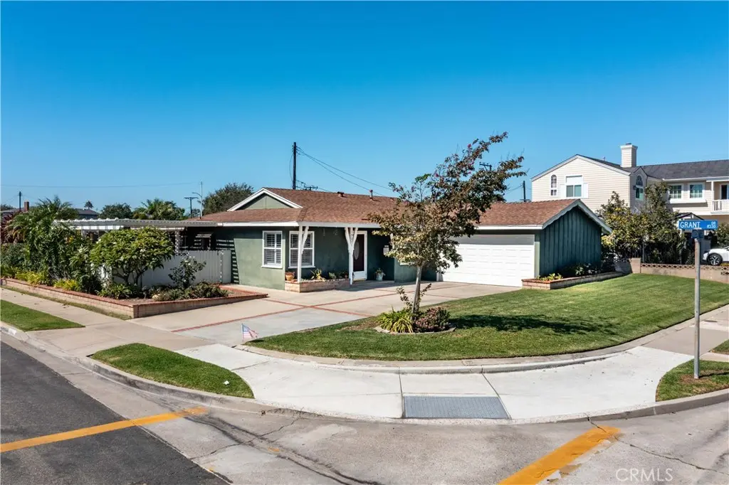 19271 Harding, Huntington Beach, CA — listing photo 1
